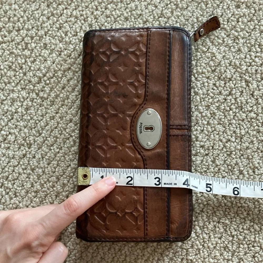 Fossil Leather Full Zip Continental Wallet Luxe Brown 8” by 4” EUC